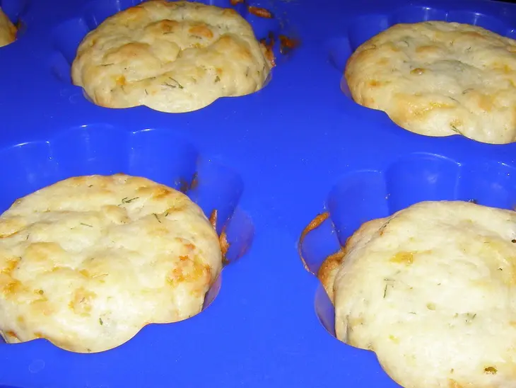 Маффины с сыром и зеленью: шаг 1