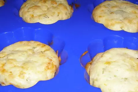 Маффины с сыром и зеленью: шаг 1