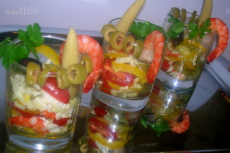 Овощной салат с тигровыми креветками, подаем и поедаем порционно: шаг 5