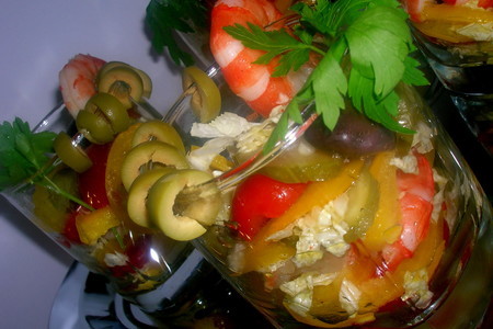Овощной салат с тигровыми креветками, подаем и поедаем порционно: шаг 6