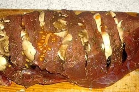 Говядина с грибами в рукаве: шаг 3