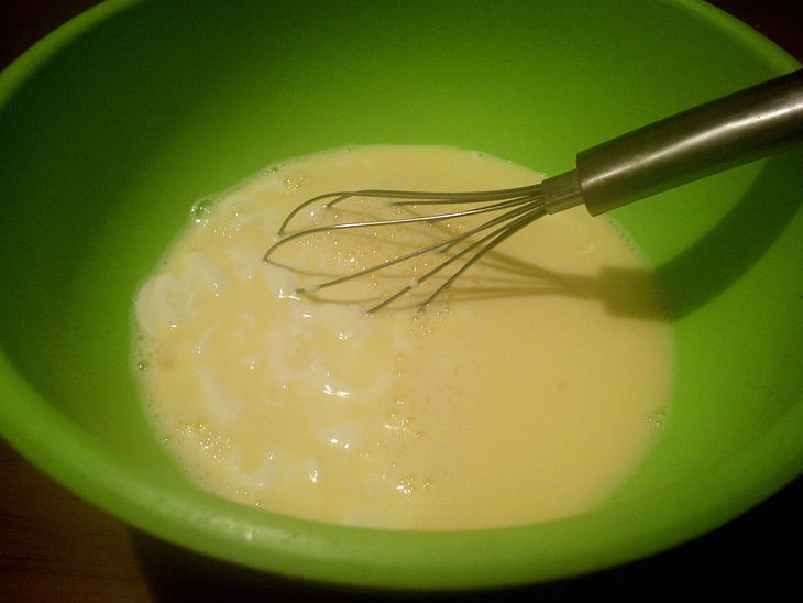 Заварные блинчики на йогурте с "умным" соусом: шаг 2
