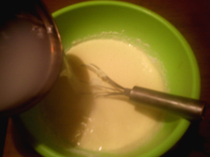 Заварные блинчики на йогурте с "умным" соусом: шаг 3