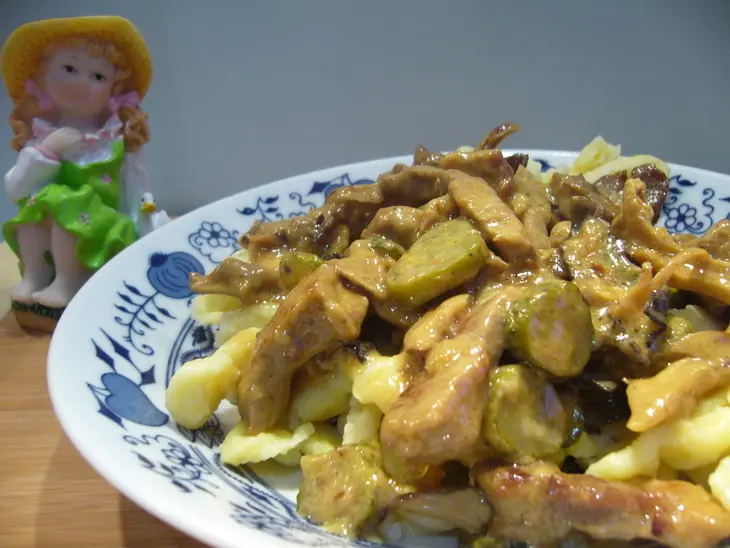 Шпетцле (spätzle) с огуречно-грибным соусом: шаг 4