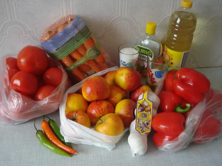 Аджика с морковью и яблоками: шаг 1