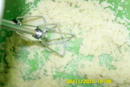 Пирог с консервированными яблоками: шаг 2