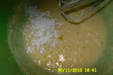 Пирог с консервированными яблоками: шаг 4