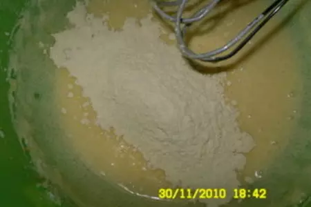 Пирог с консервированными яблоками: шаг 5
