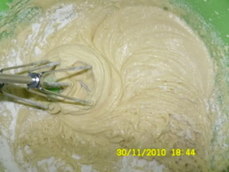 Пирог с консервированными яблоками: шаг 6