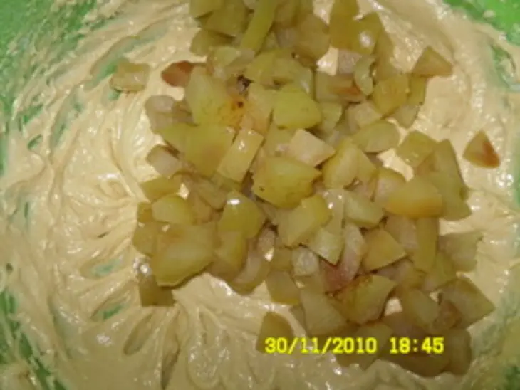 Пирог с консервированными яблоками: шаг 7