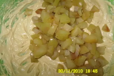 Пирог с консервированными яблоками: шаг 7