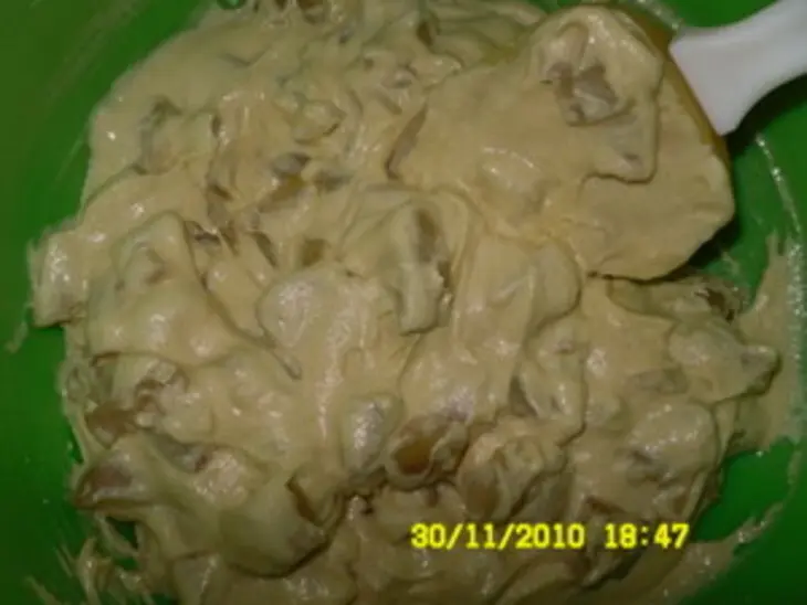 Пирог с консервированными яблоками: шаг 8