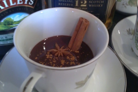 Горячий шоколад с ликером бейлис и виски: шаг 2
