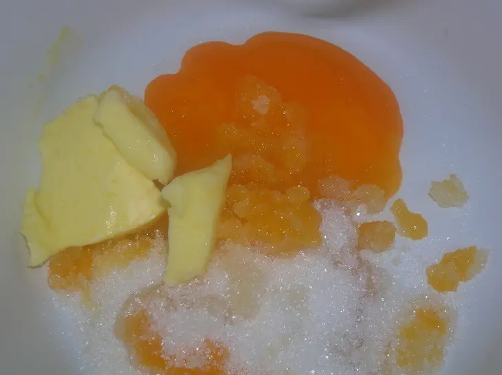 Ореховый пирог  с горькой шоколадной глазурью: шаг 2