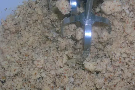 Ореховый пирог  с горькой шоколадной глазурью: шаг 4