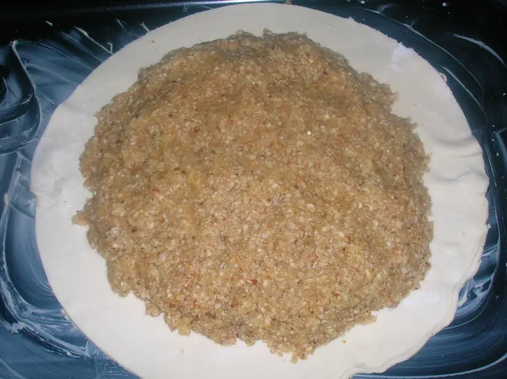 Ореховый пирог  с горькой шоколадной глазурью: шаг 6