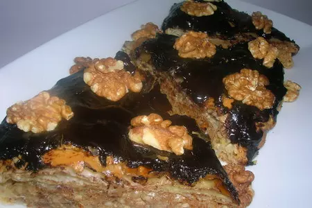 Ореховый пирог  с горькой шоколадной глазурью: шаг 12