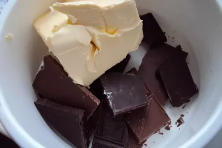 Шоколадный кекс с бананом и базиликом: шаг 2