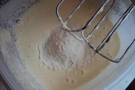 Шоколадный кекс с бананом и базиликом: шаг 3