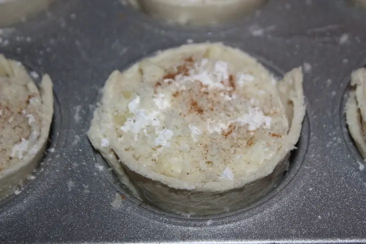 Хлебные мини-шарлотки с яблоками: шаг 7