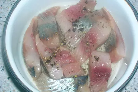 Закусочные канапе с селедкой и ароматным маслом: шаг 1