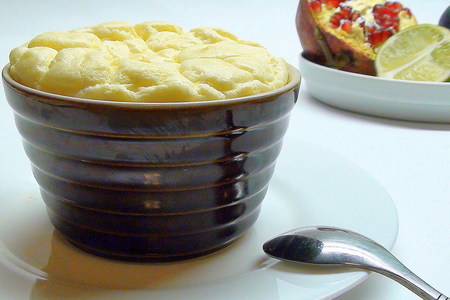 Сырное суфле с фруктами и мёдом на десерт: шаг 9