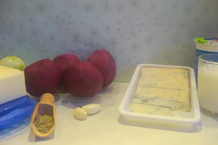 Запеченная пикантная свекла с соусом-дипом из горгонзолы (свекла как гарнир): шаг 1