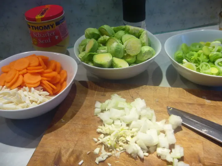 Густой перловый суп с брюссельской капустой и сырными клецками: шаг 4