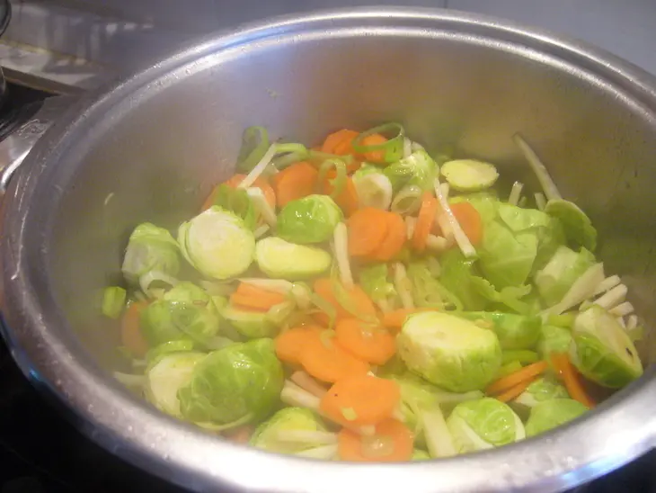 Густой перловый суп с брюссельской капустой и сырными клецками: шаг 5