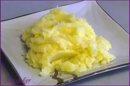 Чесночно-картофельные рогалики с рыбой: шаг 7