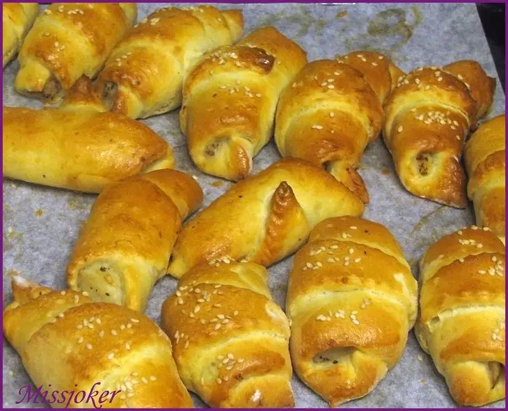 Чесночно-картофельные рогалики с рыбой: шаг 12