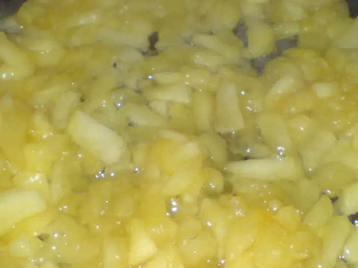 Тирамису с фламбированными яблоками и клюквой: шаг 2