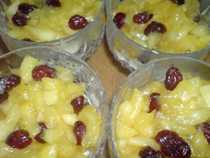Тирамису с фламбированными яблоками и клюквой: шаг 6
