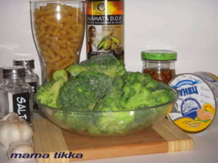 Салат  (nudelsalat)из макарон с тунцом: шаг 1