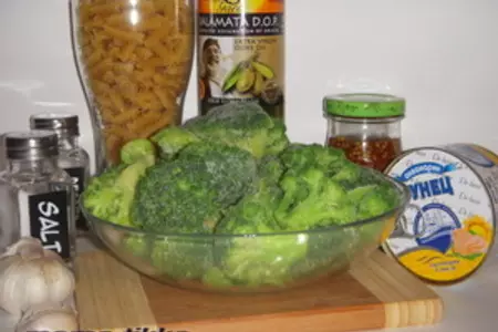 Салат  (nudelsalat)из макарон с тунцом: шаг 1