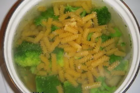 Салат  (nudelsalat)из макарон с тунцом: шаг 4