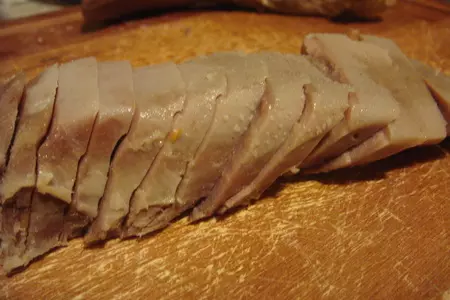 Язык запеченный с грибами и картошечкой: шаг 1