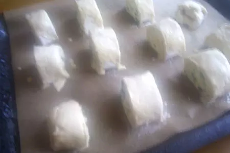 Плюшки с брынзой и чесноком: шаг 7