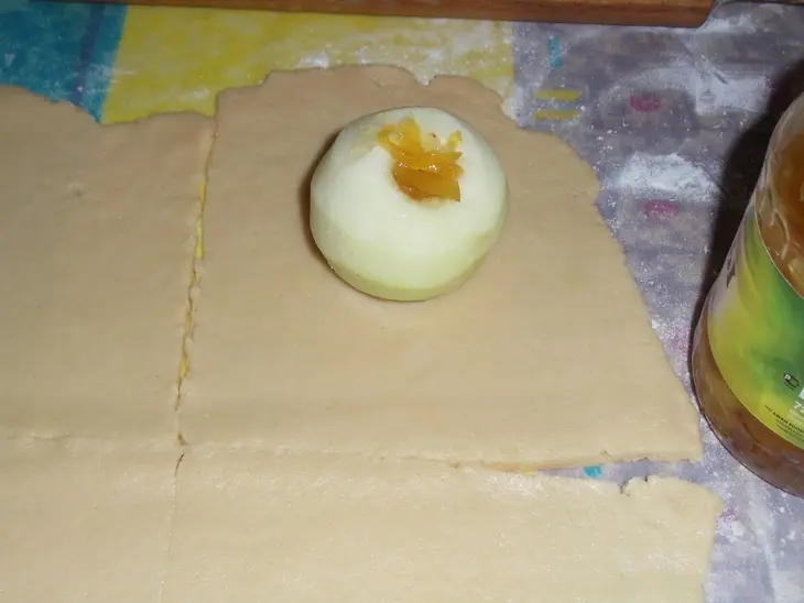 Яблоки в тесте с миндально-коричным соусом: шаг 3