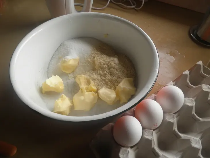 Тарт с ромовым черносливом и миндальным кремом: шаг 6
