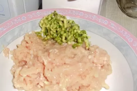 Шампиньоны, фаршированные куриным фаршем с соусом из кинзы: шаг 1