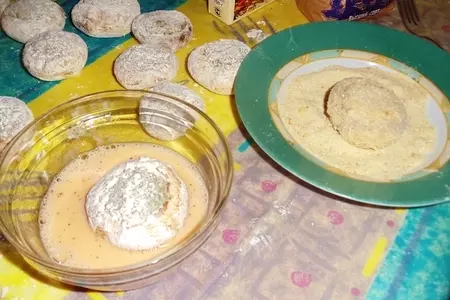 Шампиньоны, фаршированные куриным фаршем с соусом из кинзы: шаг 3