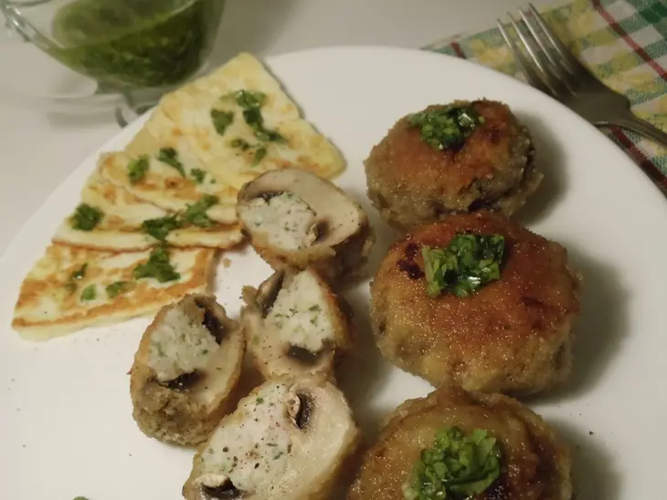 Шампиньоны, фаршированные куриным фаршем с соусом из кинзы: шаг 6