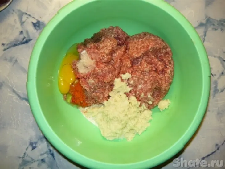 Мясной рулет на новый год "кролик": шаг 6