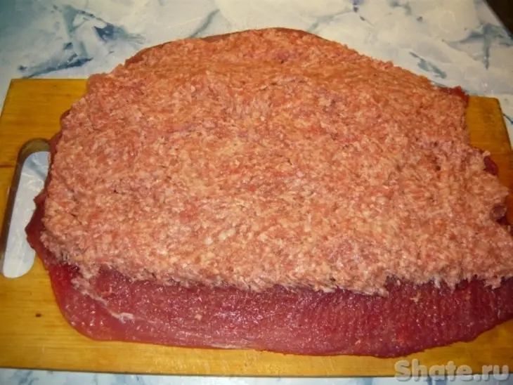 Мясной рулет на новый год "кролик": шаг 10