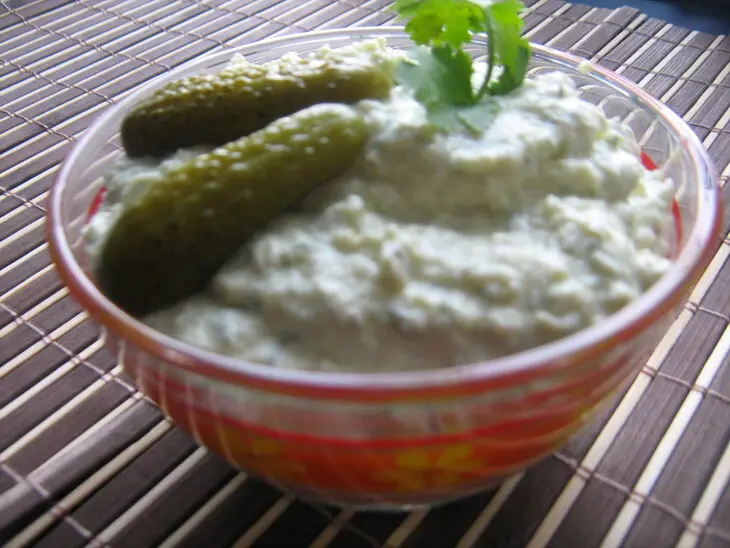 Яичный паштет с корнишонами: шаг 5