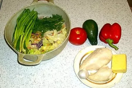 Салат с курицей, сыром и чесноком: шаг 1