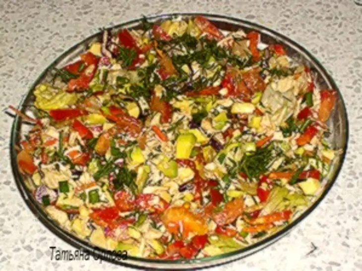 Салат с курицей, сыром и чесноком: шаг 5