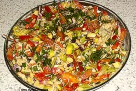 Салат с курицей, сыром и чесноком: шаг 5