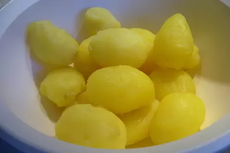 Картофельный салат с заправкой тоннато: шаг 1